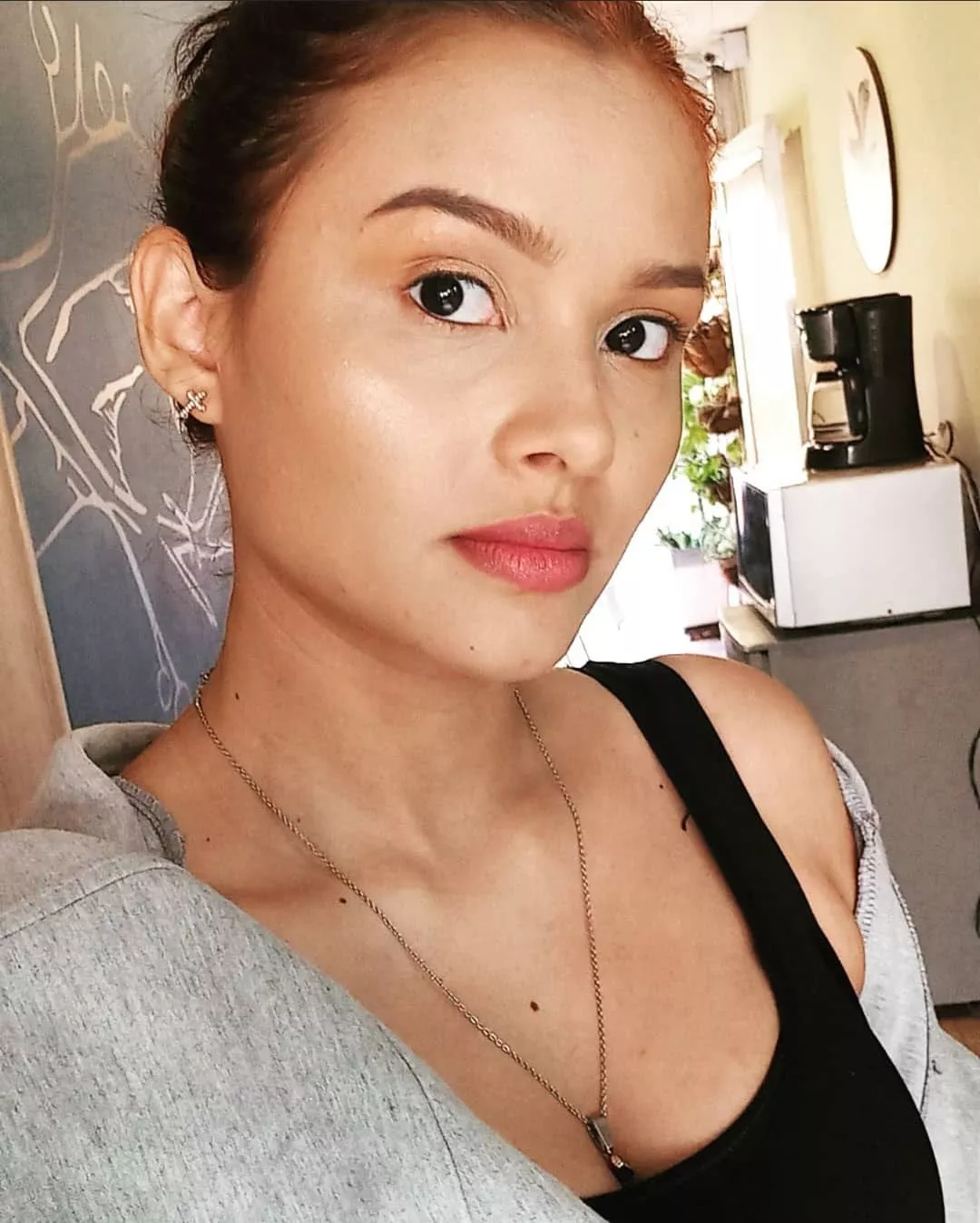 Hot or beautiful? posted by Aware_Surprise9256