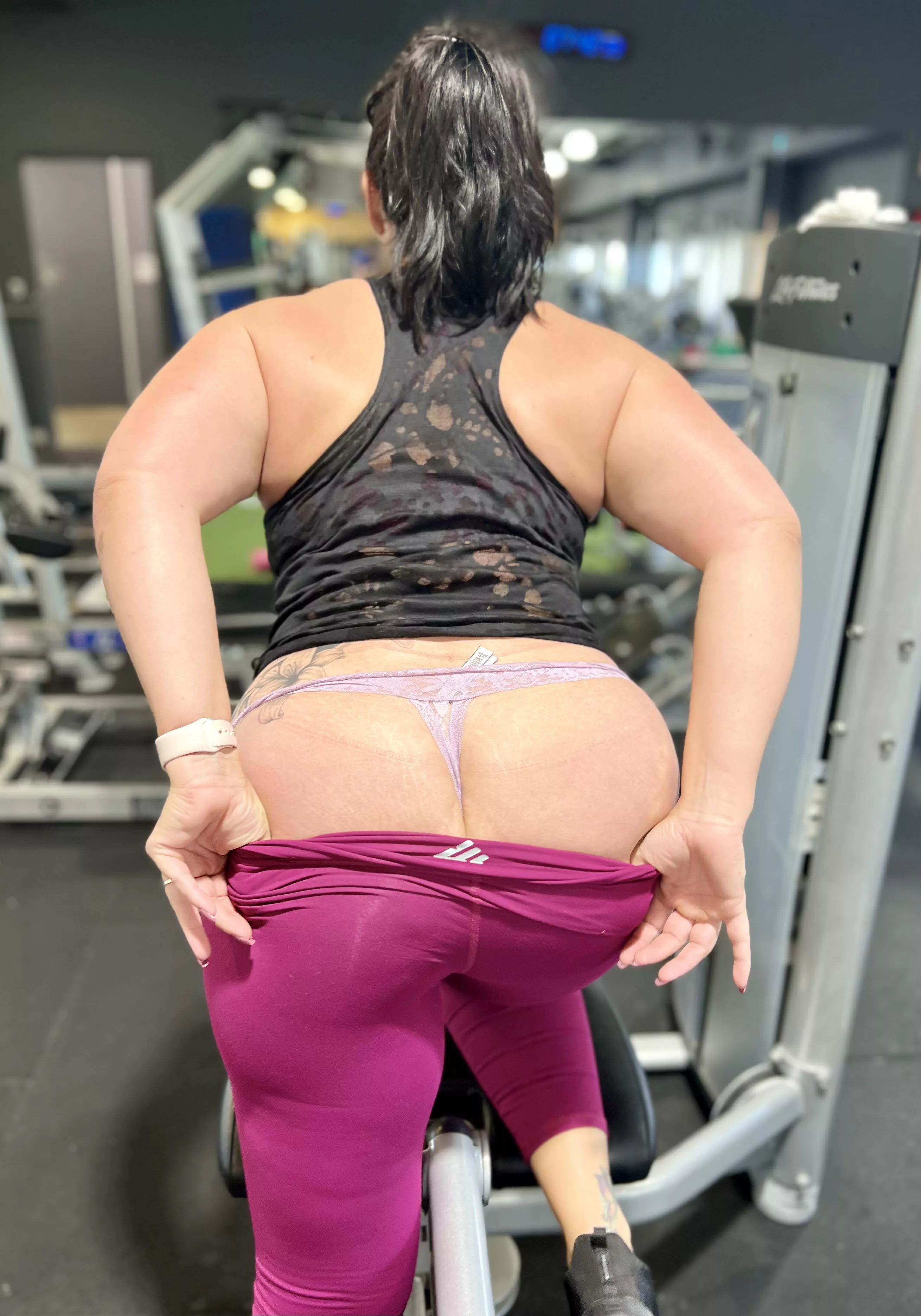 hump day 🍑 at the gym [f] posted by Mistress-Wendy