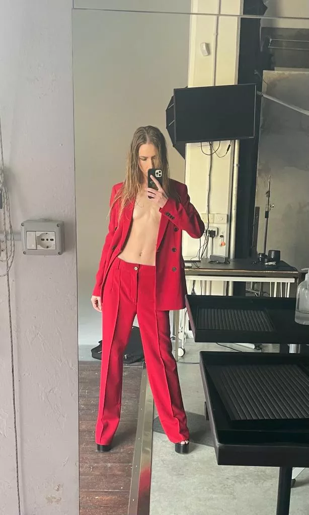 I don’t think I need a shirt ;) posted by LuciDeArgento