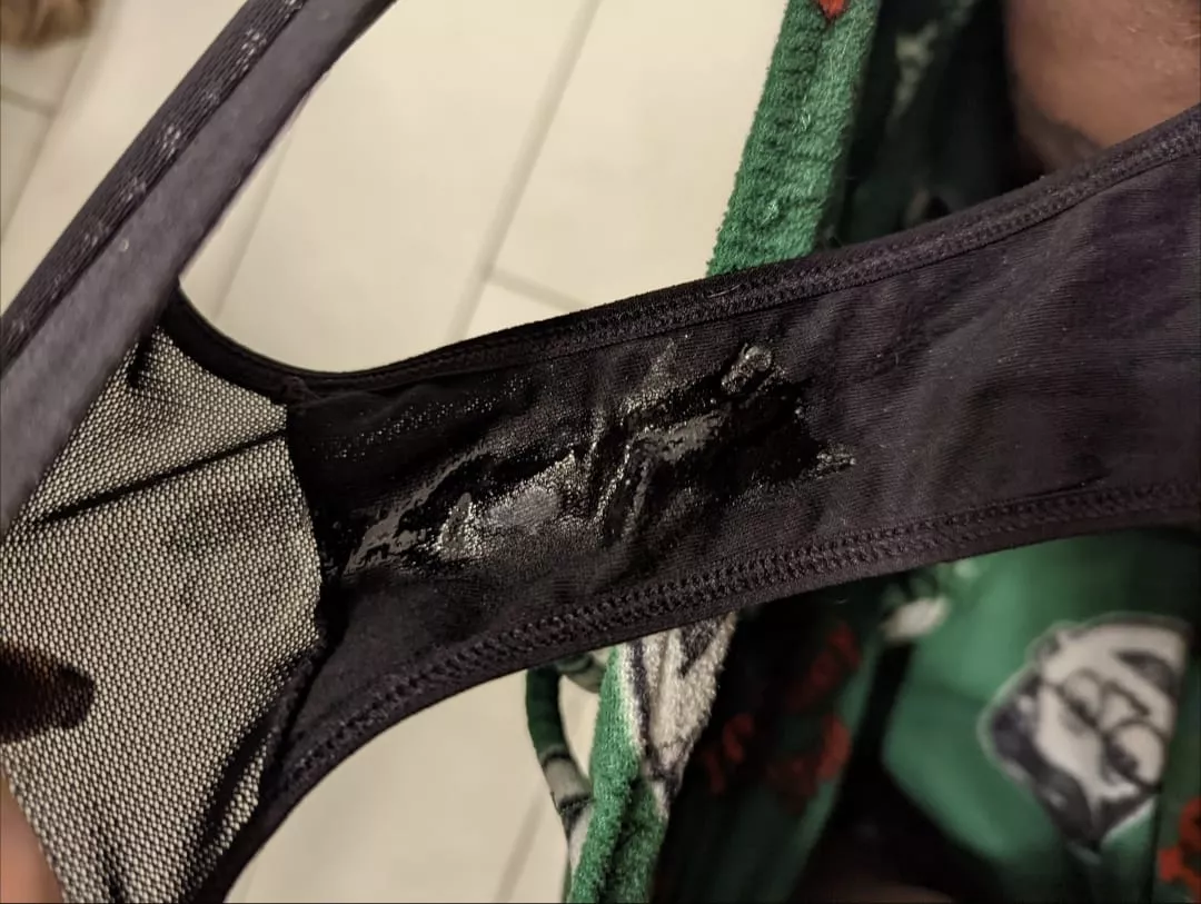 I just watched the hottest porn.... posted by Elladanielxxx