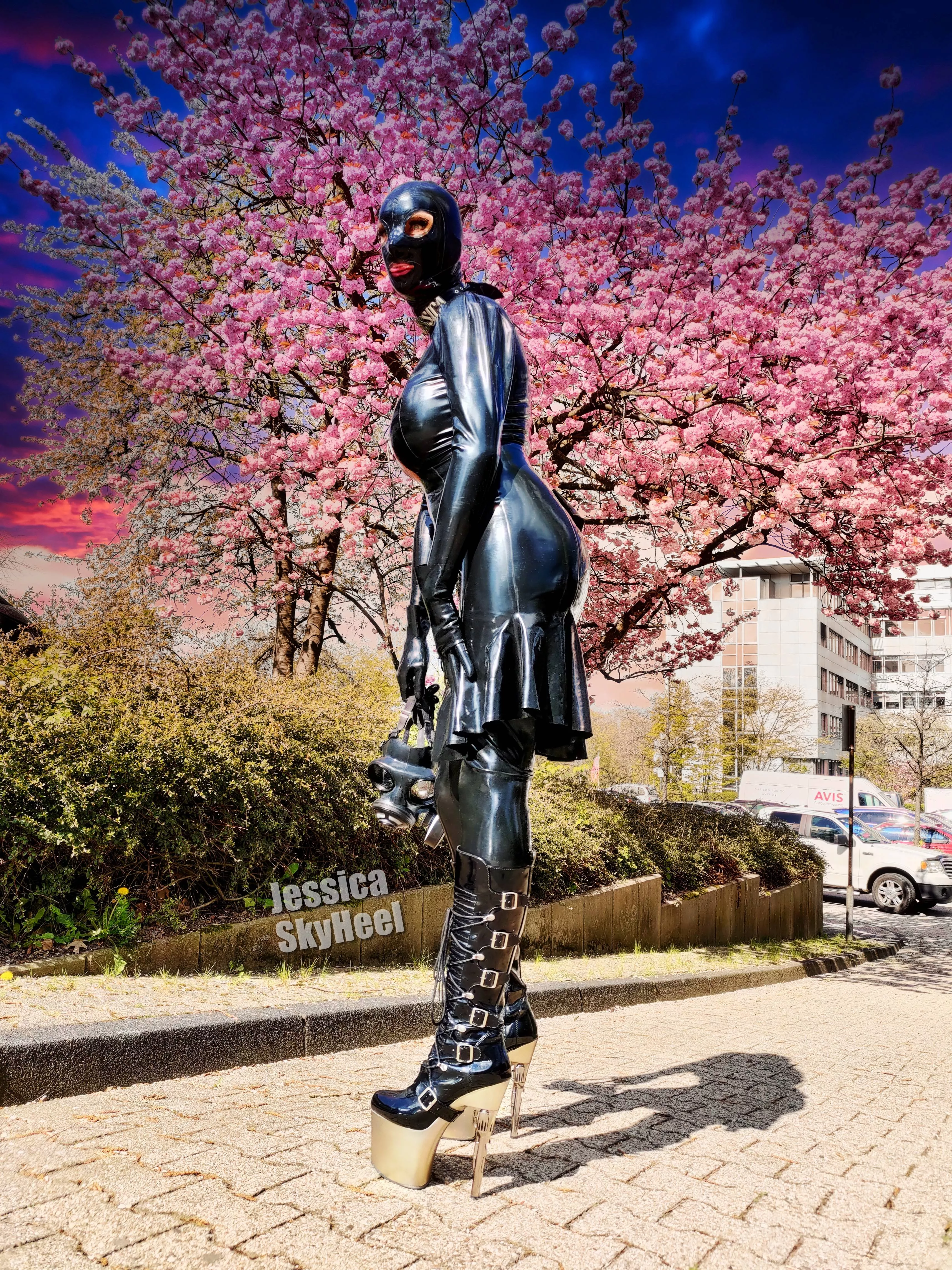 I love to wear shiny clothes posted by Shiny_Doll