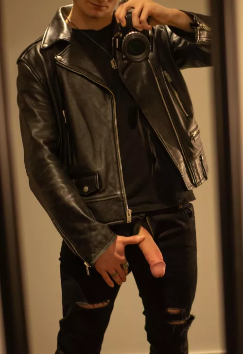 In need of a good sucking by Maple_Cock