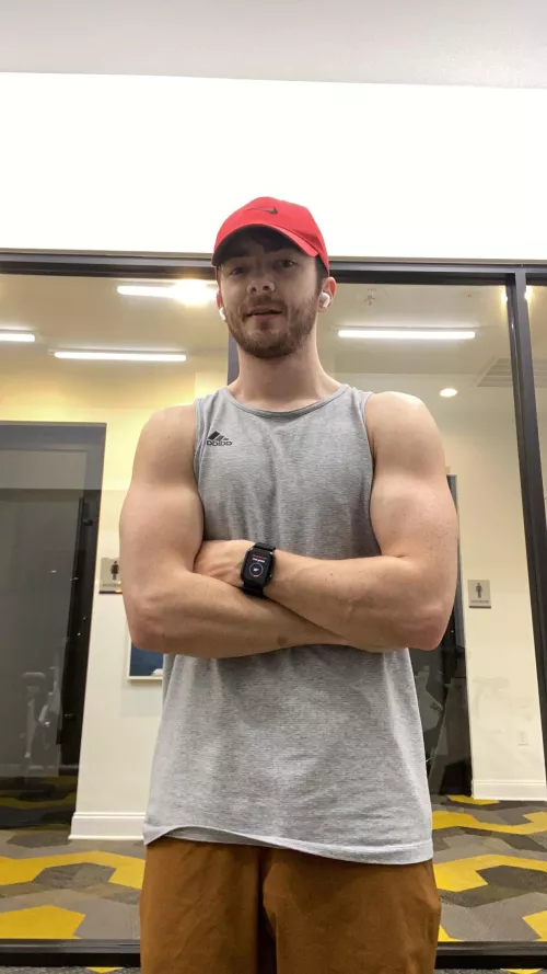 Monday’s workout. it’s bicep day by zandeye