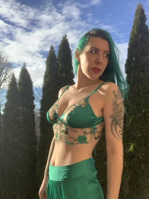 Monochrome baddie by sirenskiss3