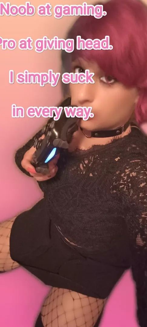 More than happy to give at least a head, even while he's gaming. ^^ posted by Hypnotized_Sissy_