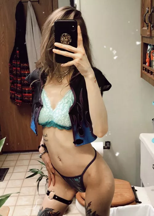 New model on the block! Couple & solo camming! Find me @ metanoiawolf 😏 by metanoiawolf