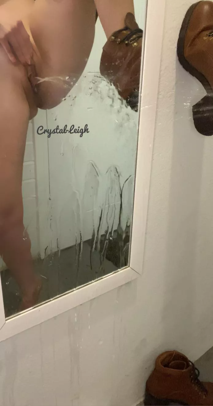 Open wide and then lick my mirror clean 💦👅 posted by Crystal_leigh06