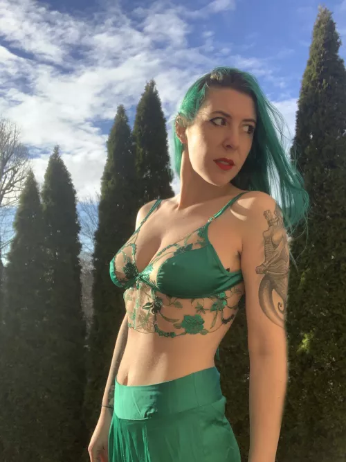 Sexy in silk by sirenskiss3