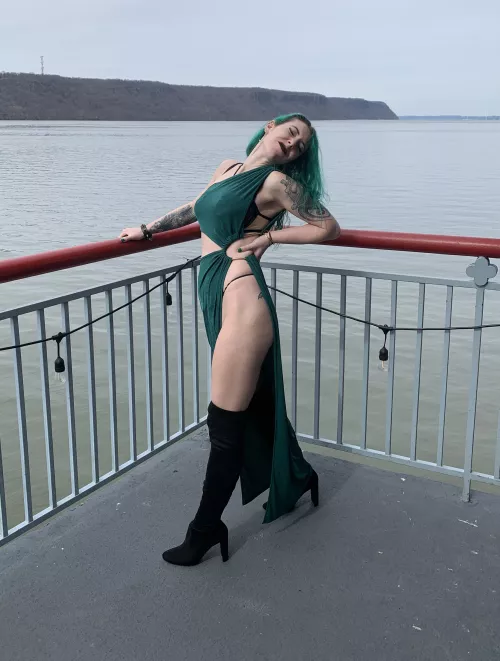 Sexy thighs by sirenskiss3