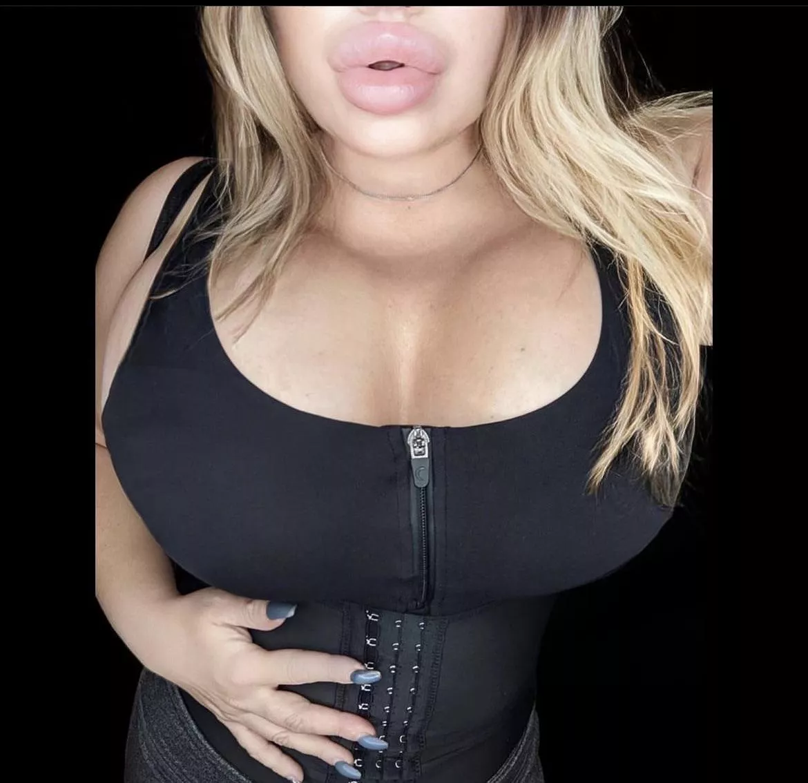 She is so sexy i love her boobs and her lips😍😍 build_a_barbie posted by leannefan2