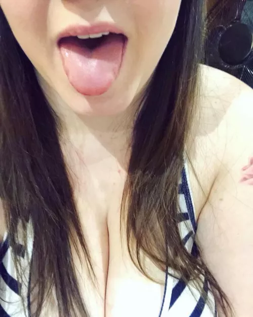 Shoot your load all over my tongue by That_Girl555
