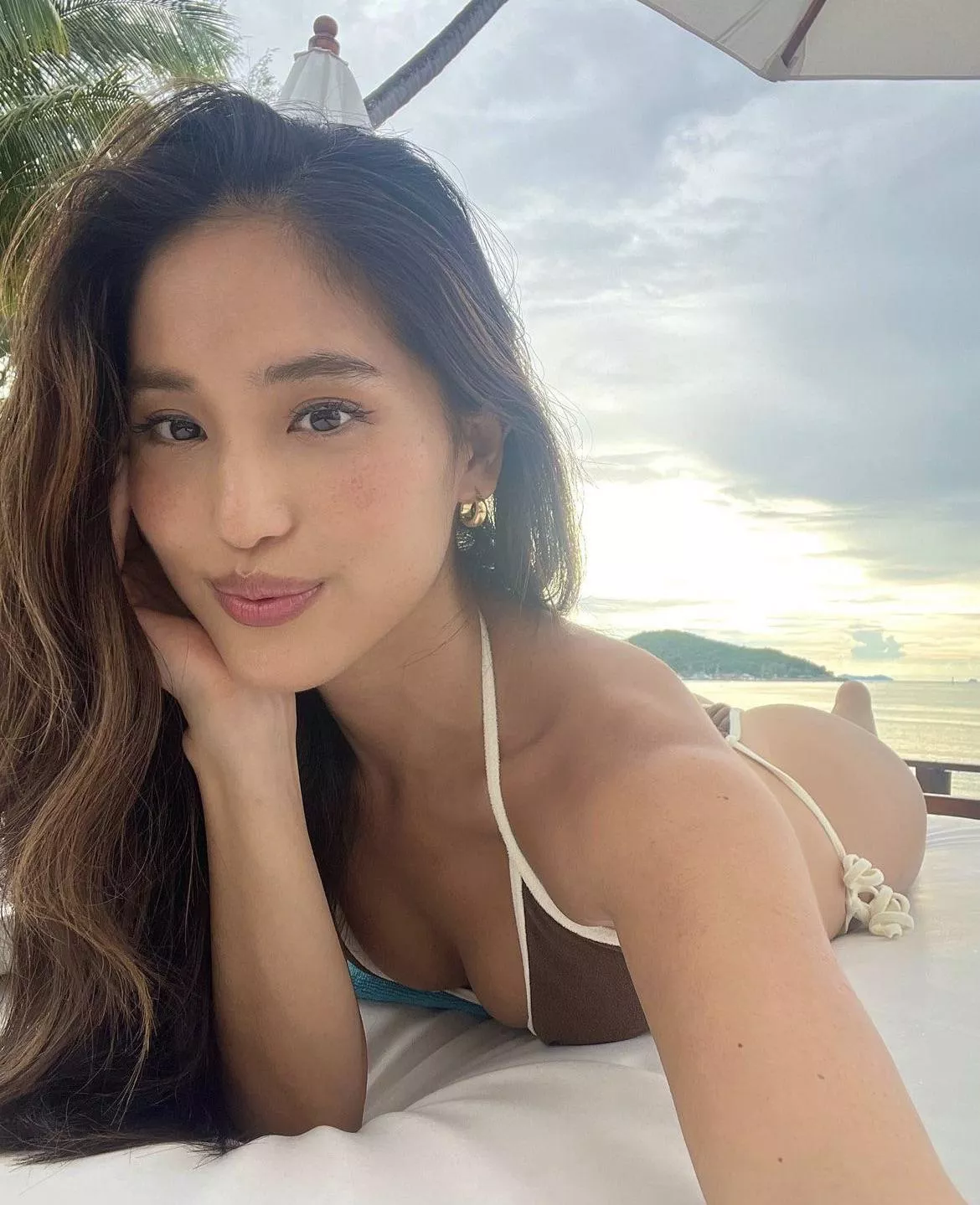 Sun’s Out Bun’s Out posted by throwawayglfv