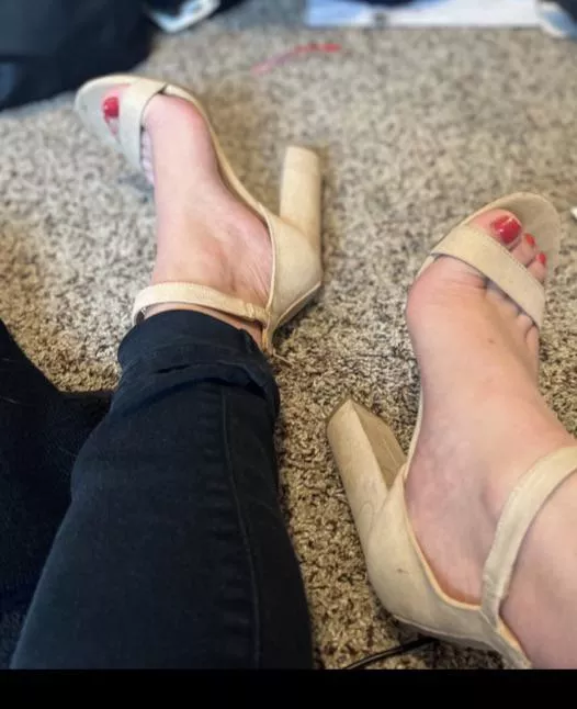 Tan and red ❤️ posted by TheSunflowerBabe143