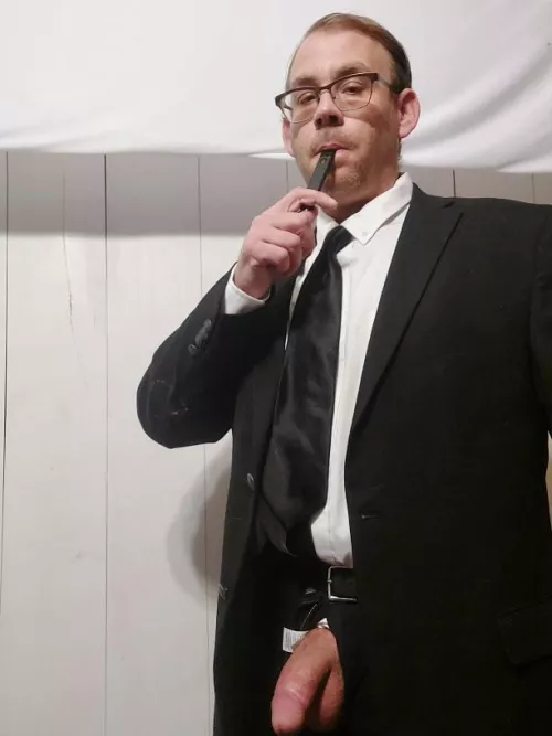 Time to relax 😏 by Ellimist1987