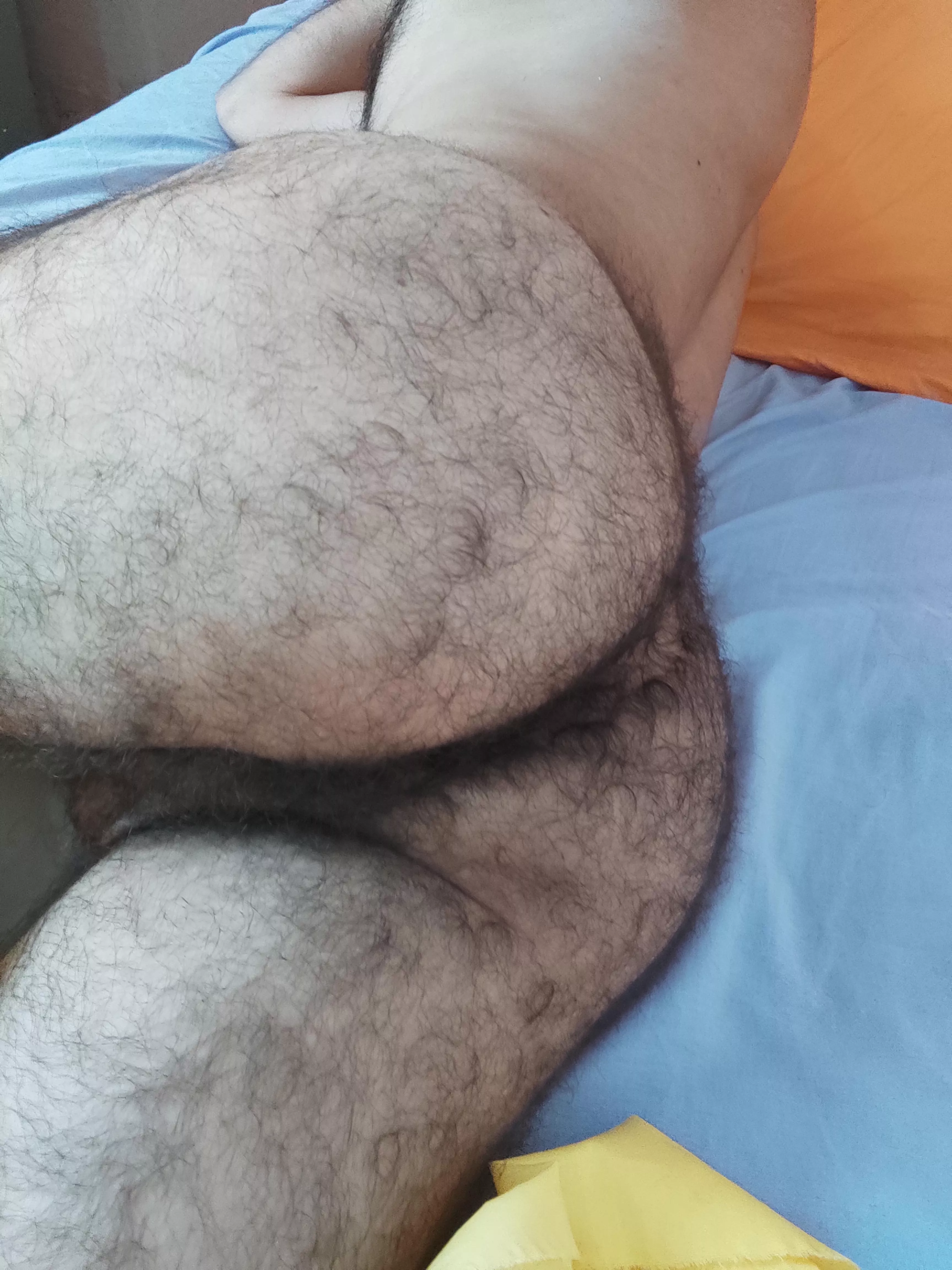 Too hairy! Do you like it? 🤤 posted by LouiFerdi