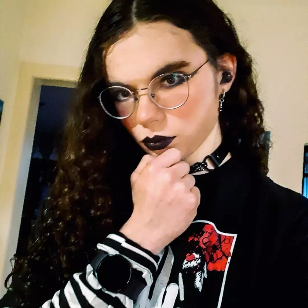 Tried out some goth makeup.. posted by LordP4radox
