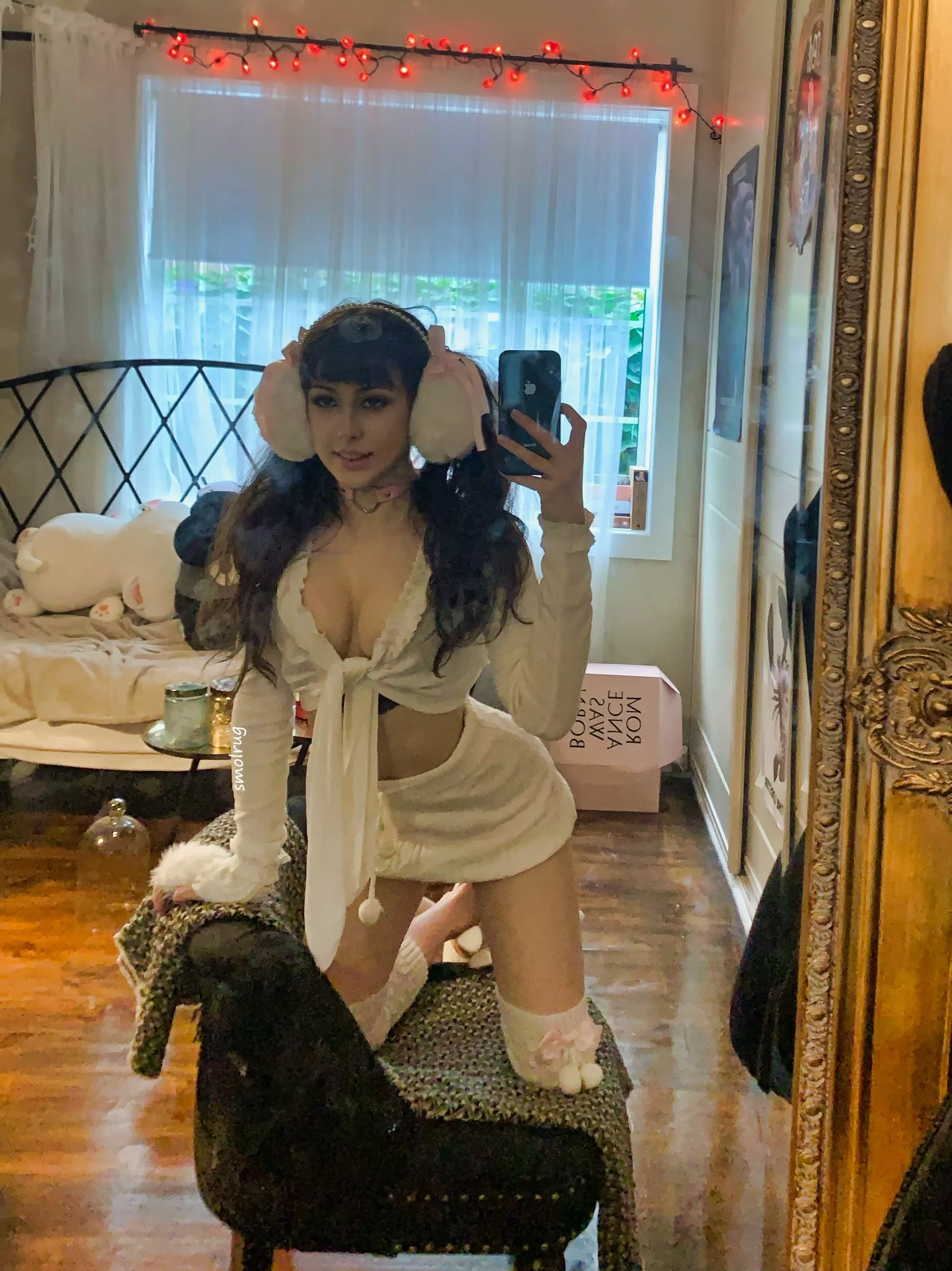 wearing these cause my sis and her bf are too noisy 🤍18f posted by smolrug