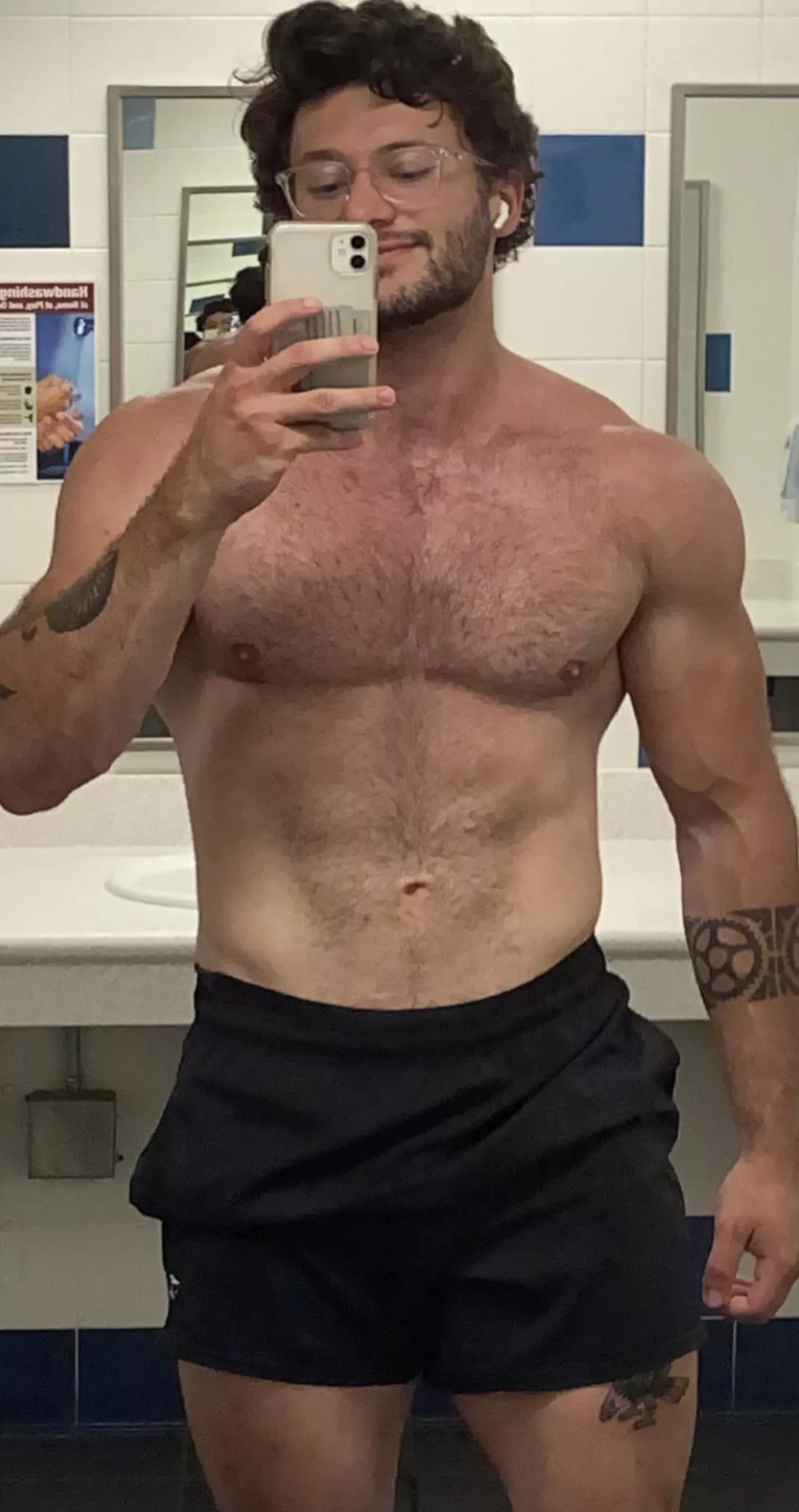 24M Experienced, 6’4”, and hung. In Western North Carolina, travel for the right people. posted by BuffAndTall