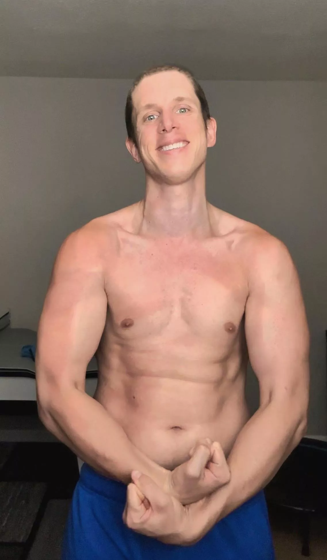 37 yrs old. I do all my workouts at home. 💪 posted by HarshExplosion