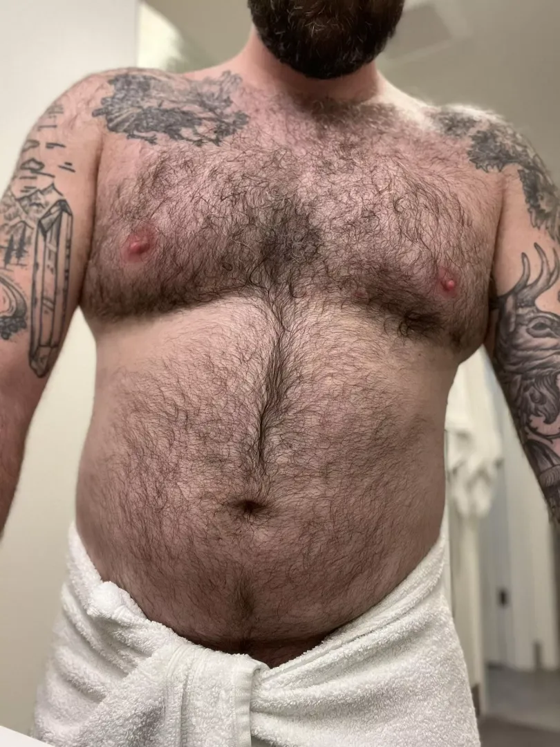 (46) Dad bod here. Interested in chatting with other guys who have similar builds to mine. Hairier and bigger the belly the better, but not a must. DM’s are open. posted by Electrical_Buddy_942