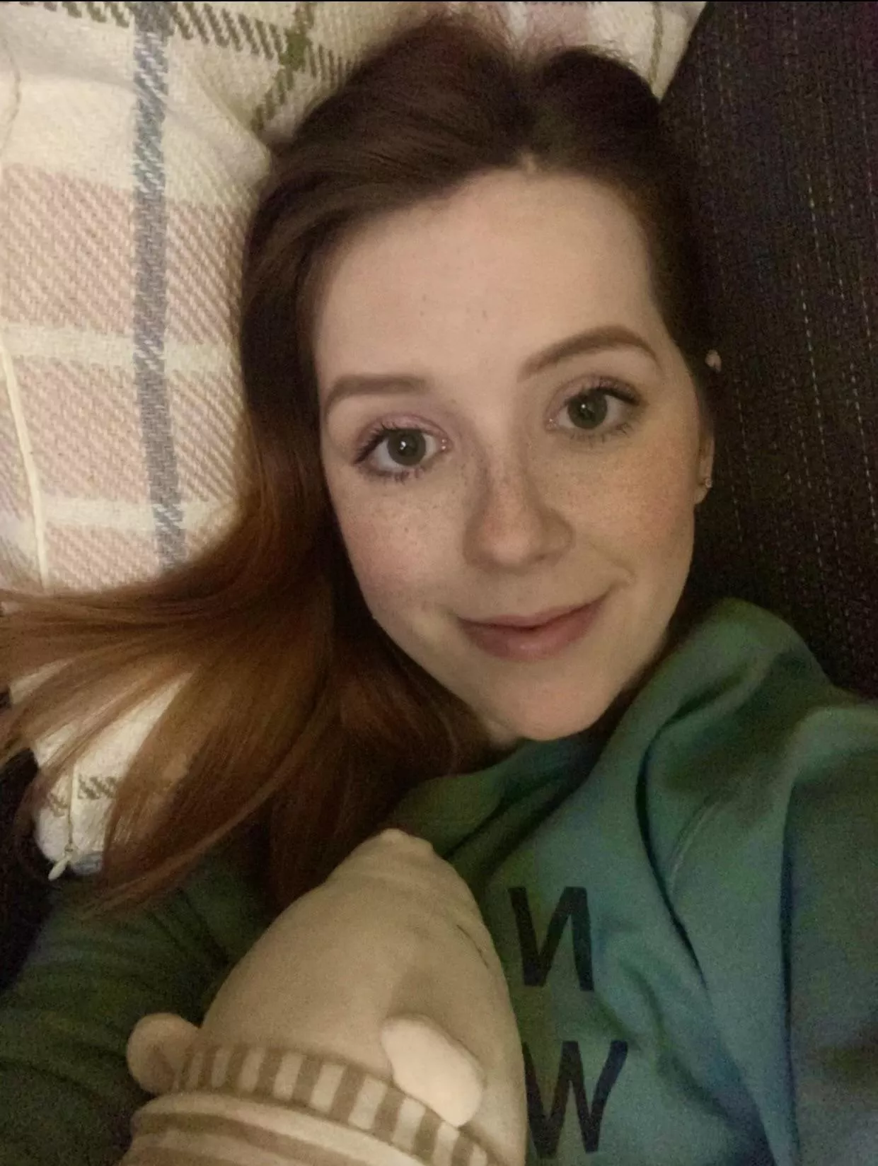 All I need is some tea and snuggles to start the day 🥰 [F] posted by snildeep