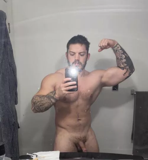 Any gym bros wanna compare guns? [25] by Traditional-Map-6130