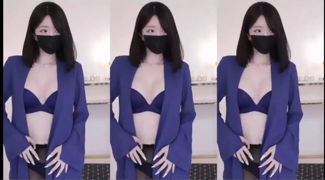 Anyone has the link to the full stream of this picture? posted by CynicalCat888