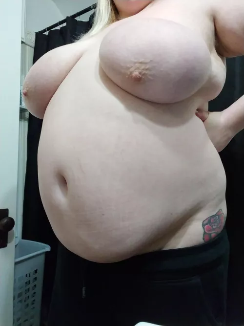 belly is growing more and more everyday by canna_bis_queen