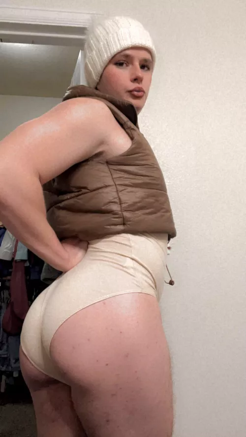 Bottom heavy 🥺 by amandabuns