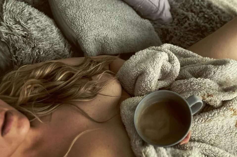 Come back to bed posted by MrsRobertson006