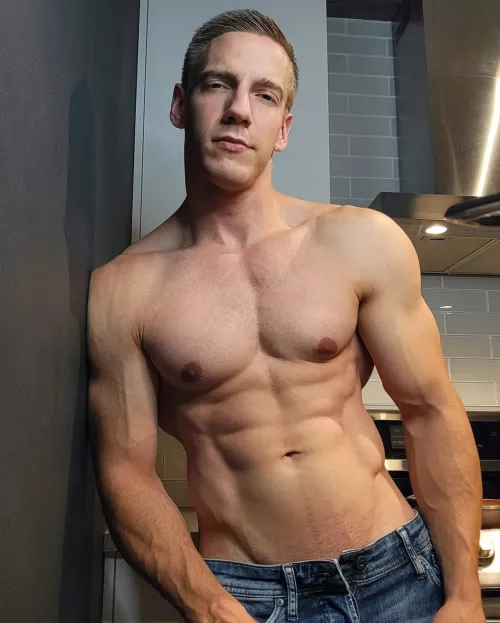 Come here & gimmie a kiss 😘 by John_fitness91