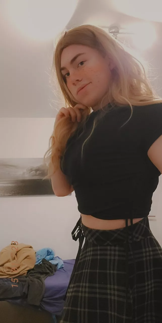 Do u like this outfit >~< 🥺 posted by feboy16