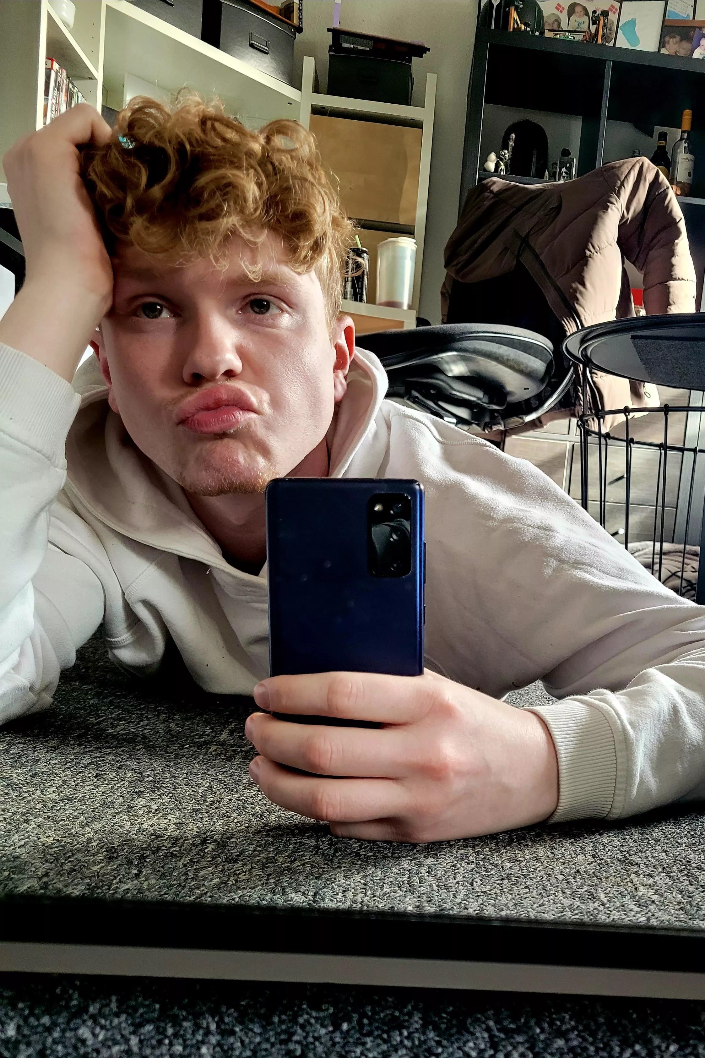 Do you guys ever get the sudden urge to lay on the floor ? And yeah im bored posted by Newoly22