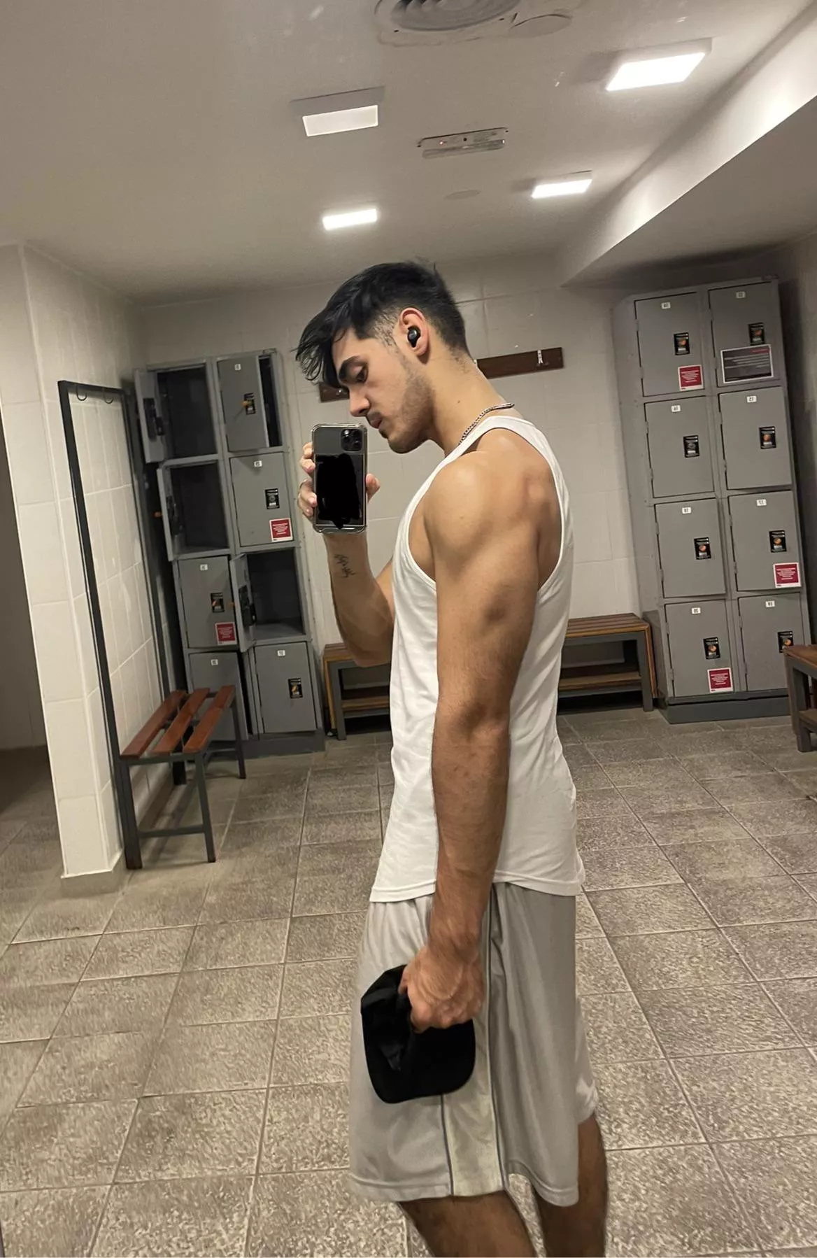 Do you like my forearm? posted by Sexkinky