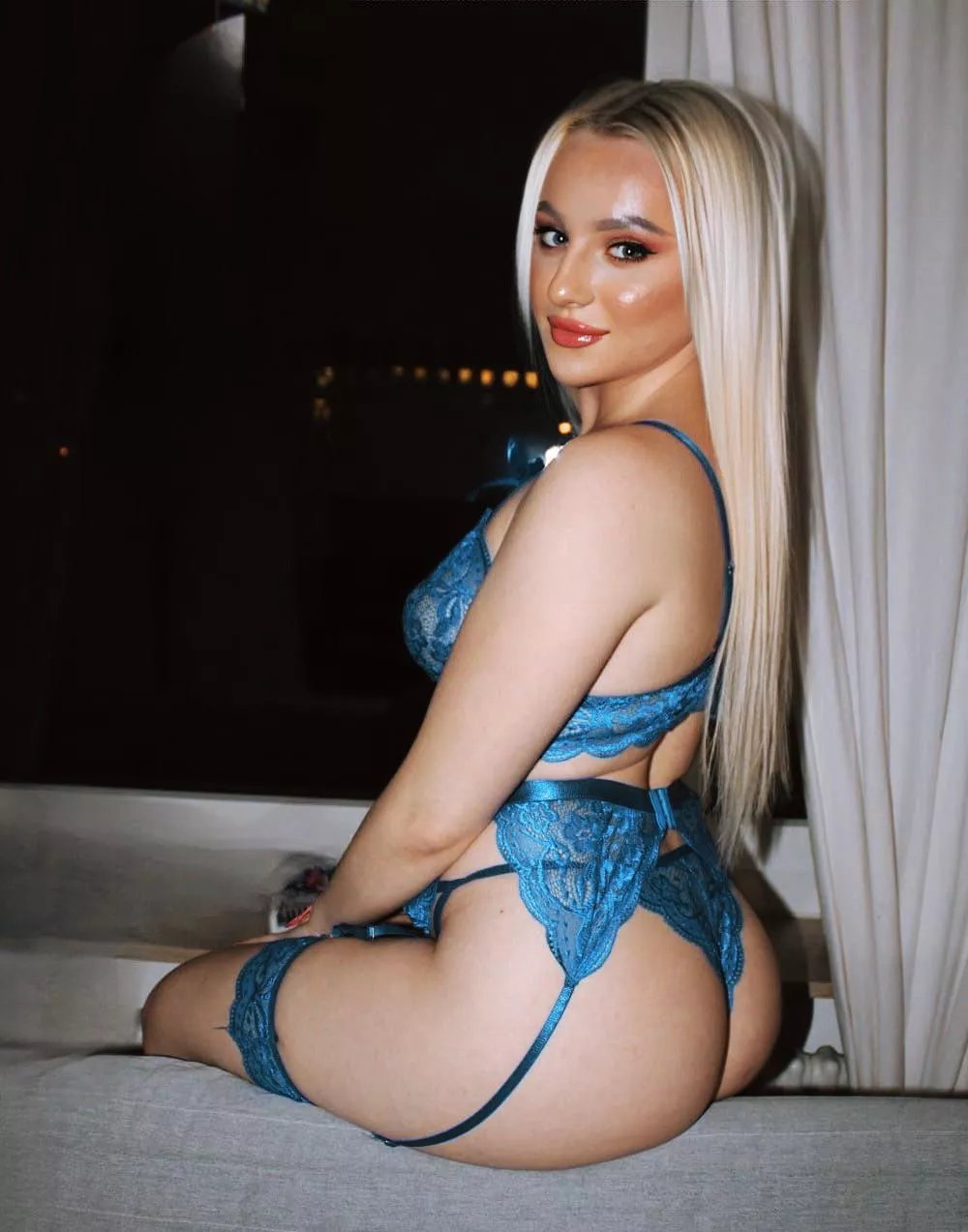 Do you like Sexy blonds ?? posted by JuliaOFAngel