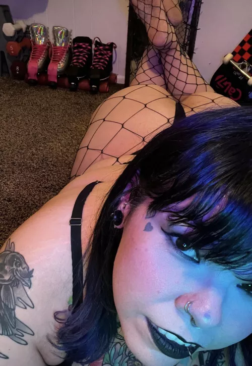 Fishnet Booty by LunaCeleste13