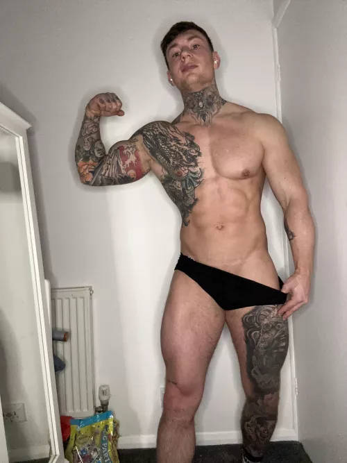 Fresh from the gym 🥵🥵 by JoeHuman1993