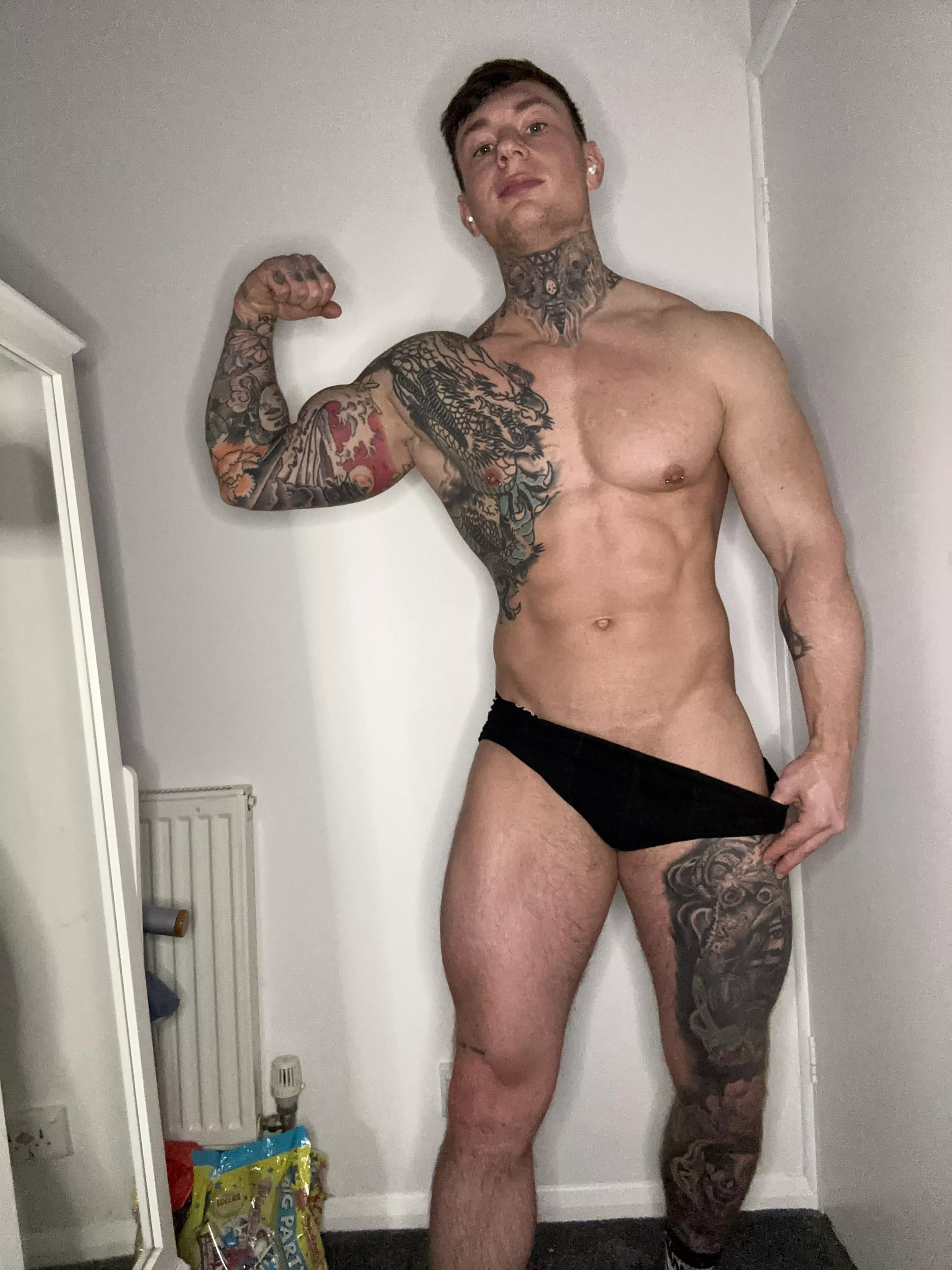 Fresh from the gym 🥵🥵 posted by JoeHuman1993