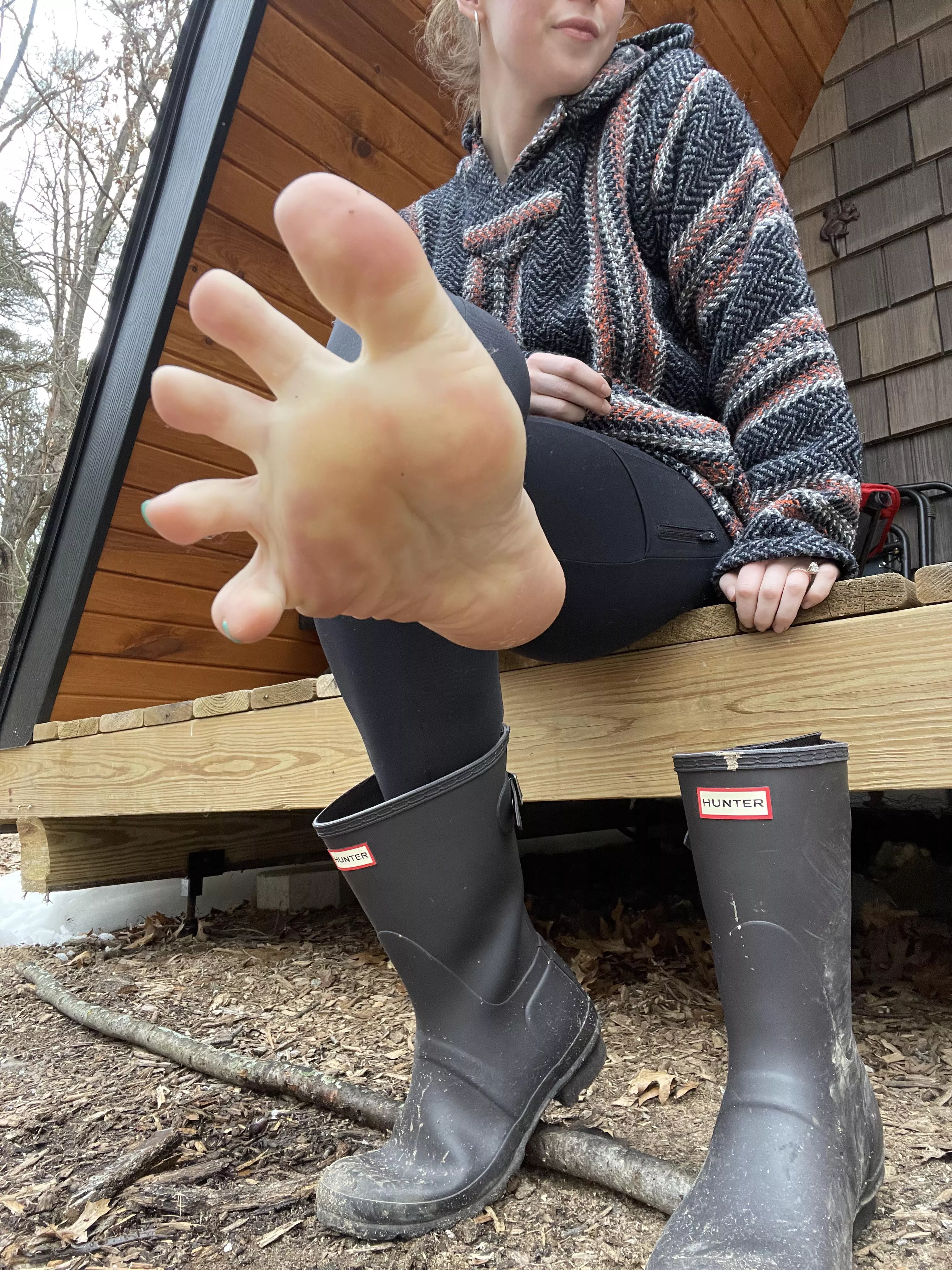 Fresh out of my hunter boots 😌 no socks of course 😋 posted by solesofclaire