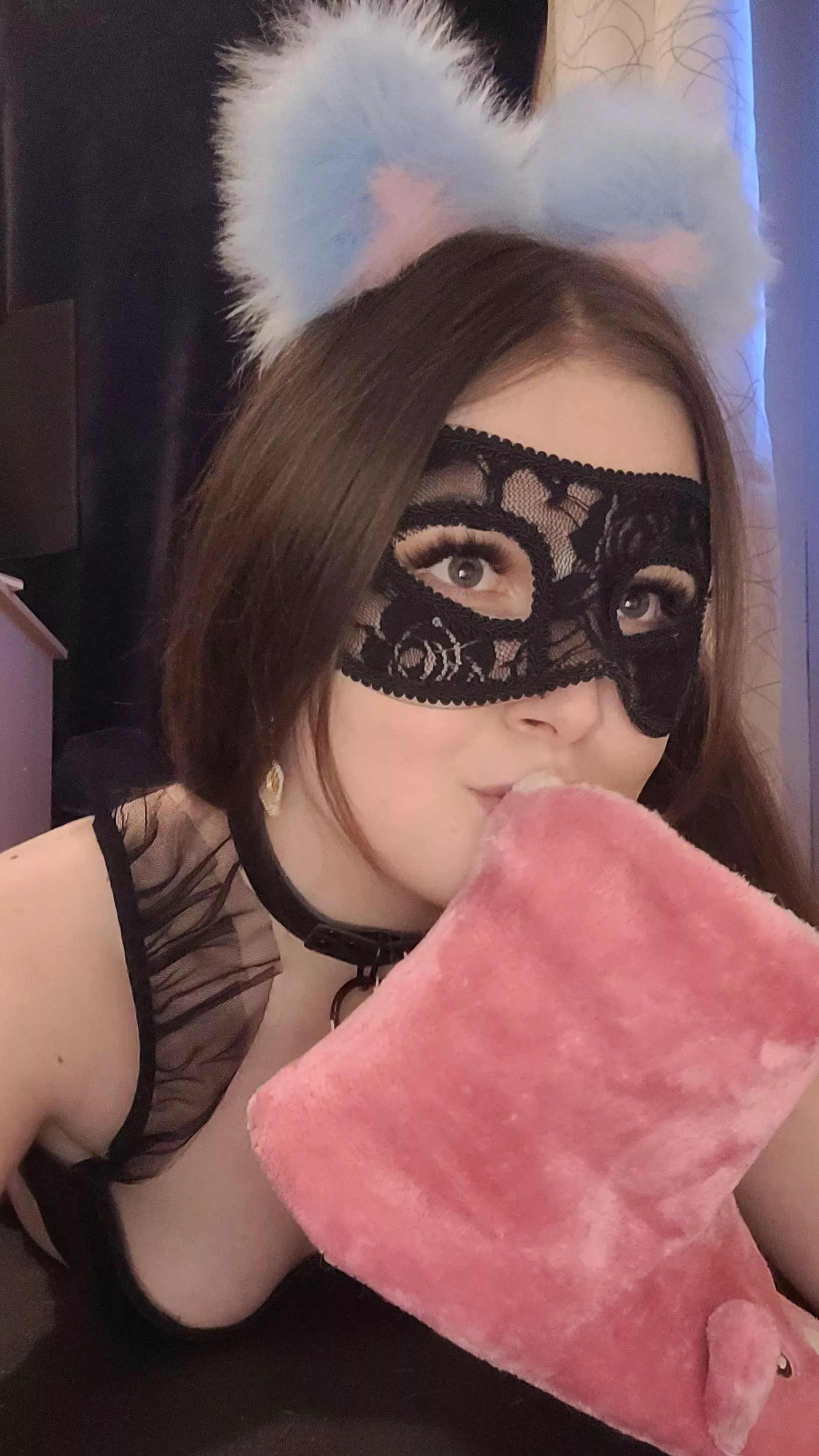 Here's your slipper!😋 posted by alicesweetie1