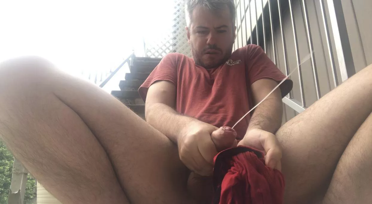 Huge cum outside posted by Samdaddykinks