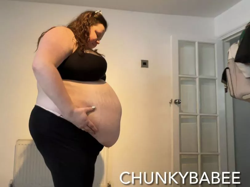 I look HUGE from the side 🥵🐷 posted by xChunkyBabee