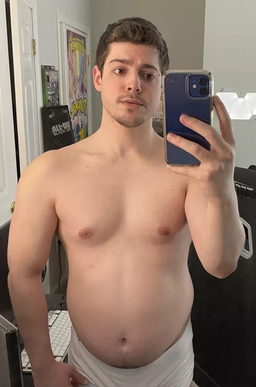 I love rubbing my belly button until it gets me hard, then once it’s time to jerk off I cum all over my belly by casscagex