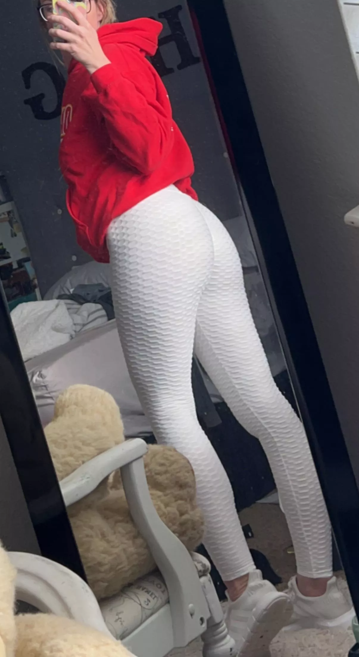 If you come to me, I’ll make it so you never leave 🤗 posted by HappyHailey0104