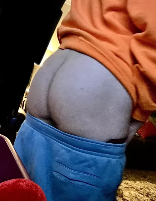 Just turned 21 last week! Dl college football player in VA! Newer to this but super open minded hmu! by Icedoutphillpe