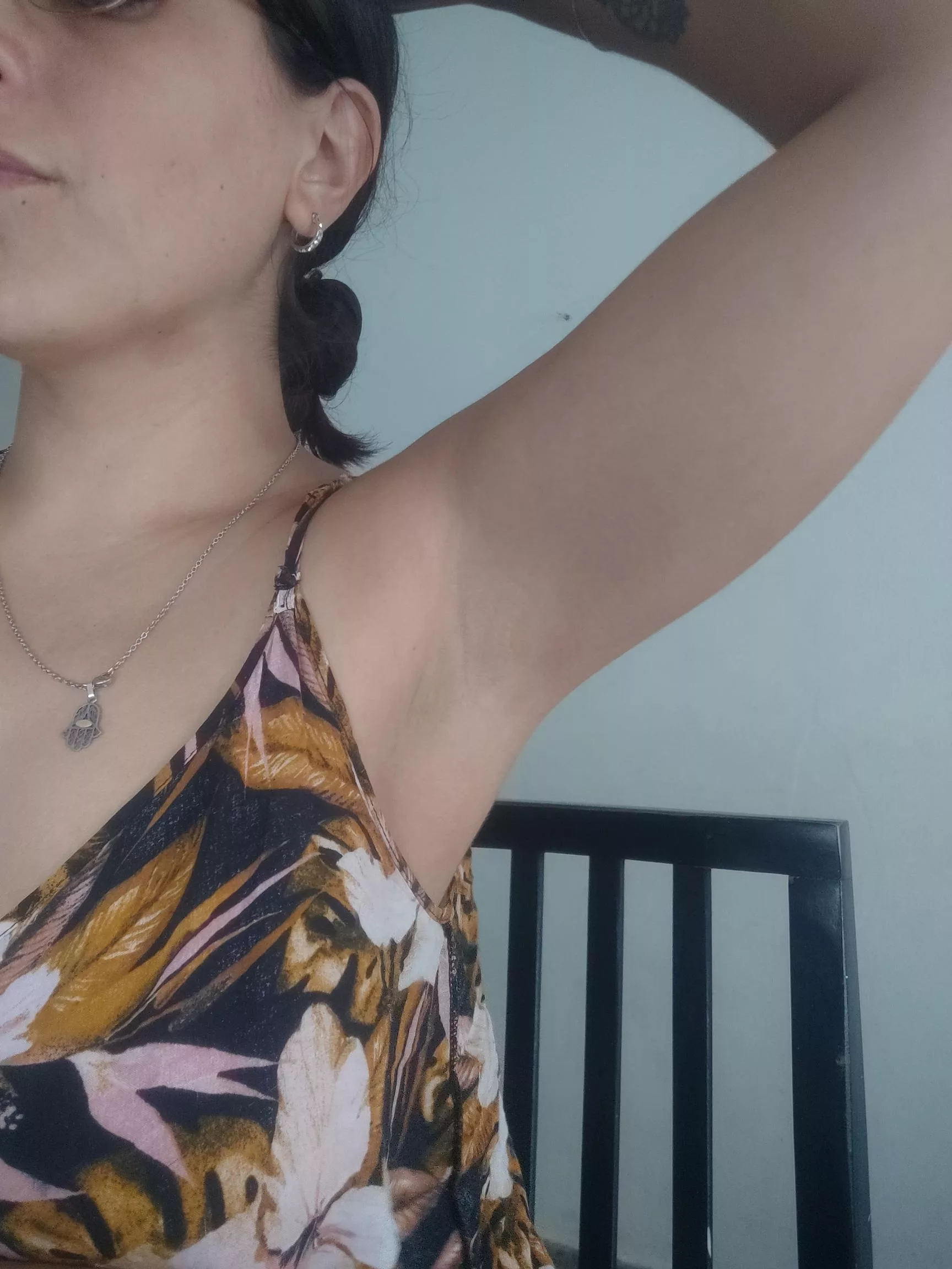 Lick or sniff? posted by anahieyesofdesire