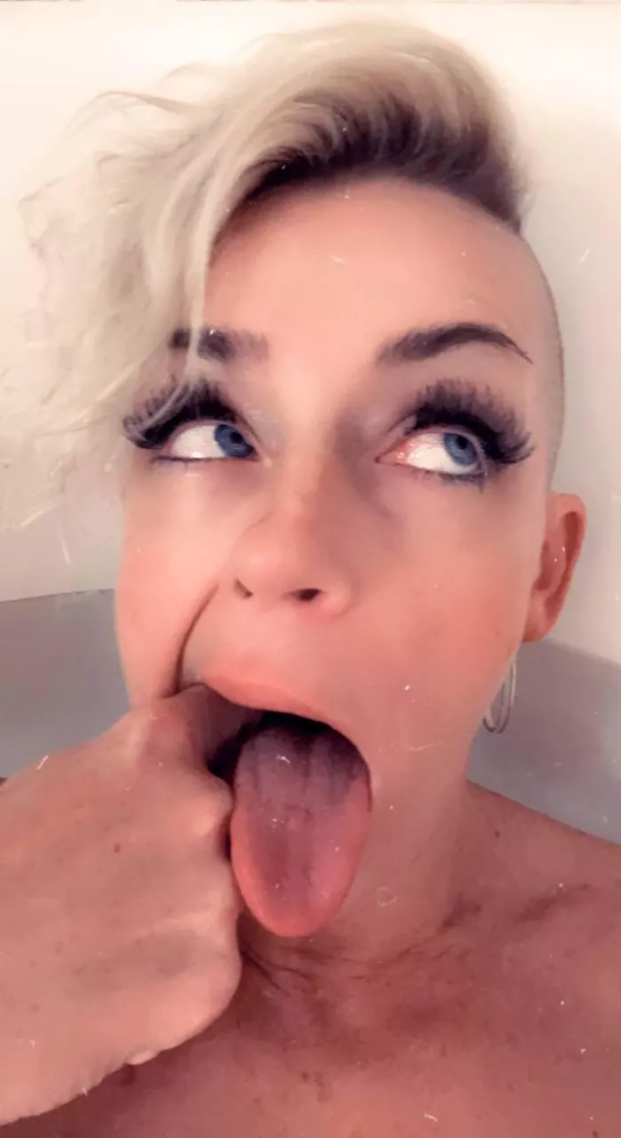 My mouth is happiest with a cock in it posted by SashaSins555