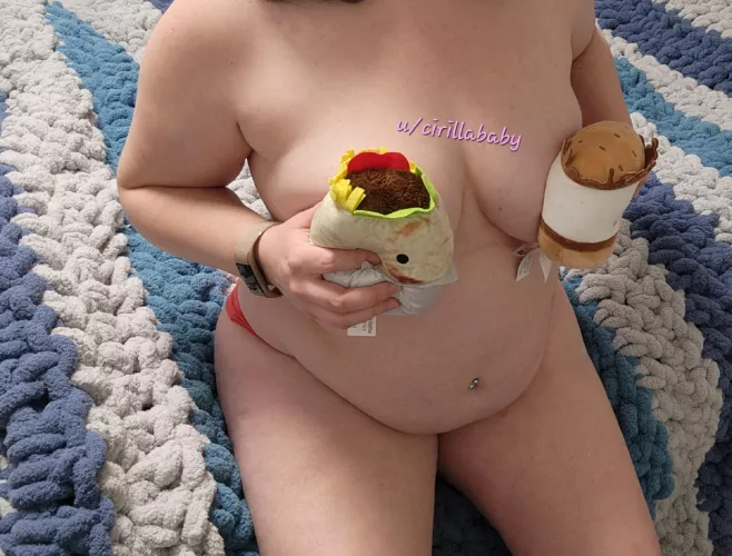 Overhanging belly with lots of stretch marks by CirillaBaby