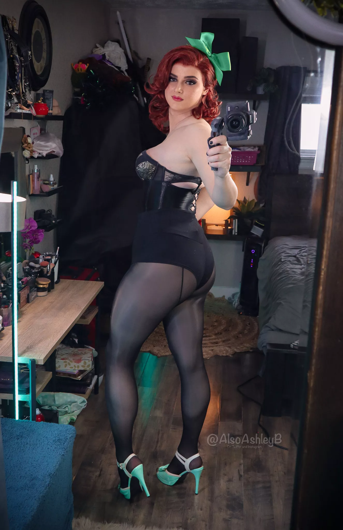 Pinup Booty 🖤 Tights make my legs look insane hehe posted by AlsoAshley