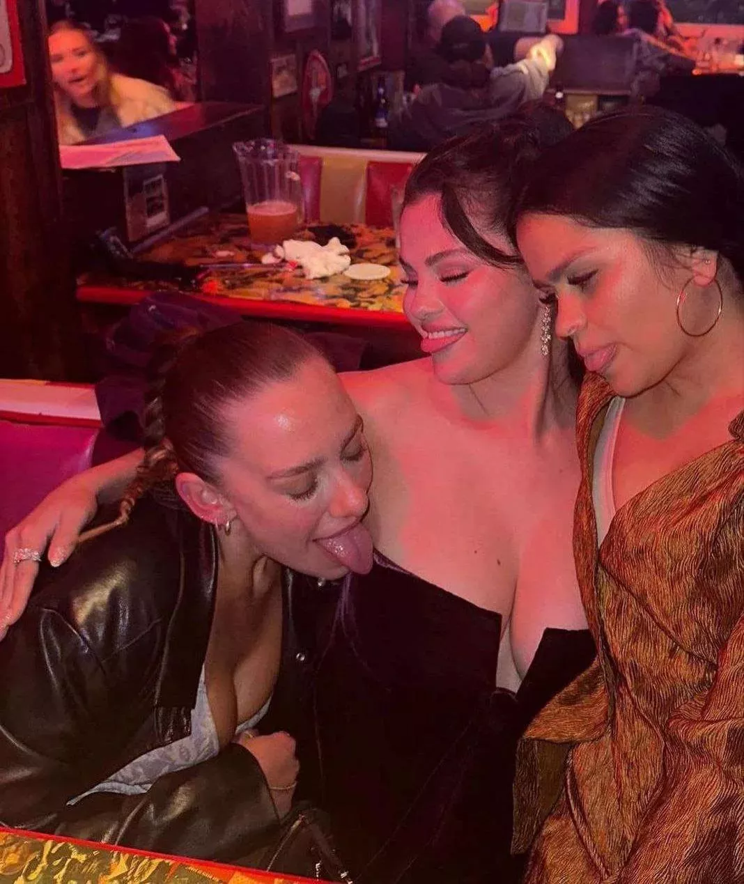 Selena Gomez posted by Rommaaiinn